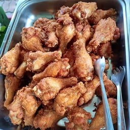 ป้าแดง ครัวหลังวัด อาหารตามสั่ง และ เมนูแนะนำ