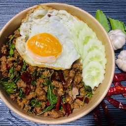 ข้าวกะเพราหมูสับ ผัดพริกแห้ง