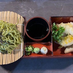 ซารุโซบะเส้นชาเขียว