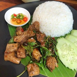 ผัดกระเพราหมูตุ๋น
