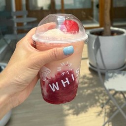 Yakult Strawberry Frappe