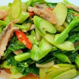 คะน้าปลาเค็ม