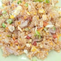 ข้าวผัดหมูกรอบ