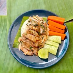 ข้าวน้ำตกสามชั้นทอดน้ำปลา