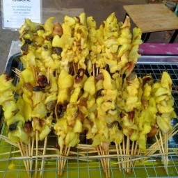 ปลาหมึกย่างน้ำจิ้มรสเด็ดชุดล่ะ149 ร้านปลาหมึกย่าง