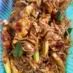 โปรเด็ด มาม่าผัดดด…ต้มยำไก่ การันตีความอร่อย นะคะ