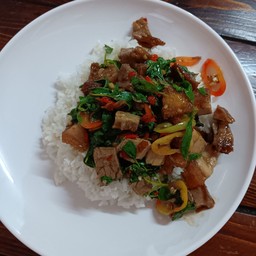 หมูกรอบ ราดข้าว