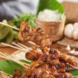 คุณโอ๊ต หมูปิ้งข้างแฟลตตำรวจ