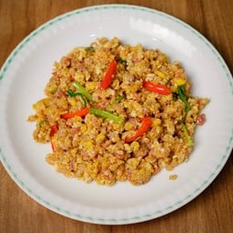 แหนมผัดไข่