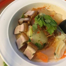 เตี๋ยวยำหน้าหมูกรอบ