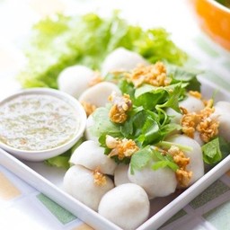 ชุดใหญ่เต็มคำ ลูกชิ้นปลา + น้ำจิ้มรสเด็ด