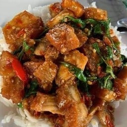 ข้าวกระเพราหมูกรอบ