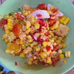 ตำข้าวโพดไข่เค็ม