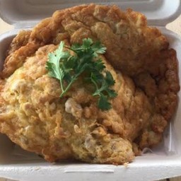 อาหารตามสั่ง คุณแม่ฐานิตา หมู่บ้านตะวันทอง