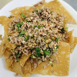ยำเกี้ยวกรอบหมูสับ Tomyum crispy wonton