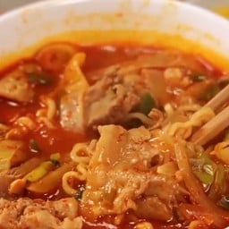 มาม่าต้มยำหมูชาบู