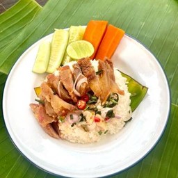 ข้าวยำสามชั้นทอดน้ำปลา