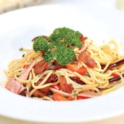 สปาเก็ตตี้ผัดแห้งเบคอนแฮม