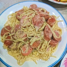 สปาเก็ตตี้คาโบนาร่า (ไส้กรอก)