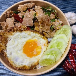 ข้าวกะเพราหมูหมัก ผัดพริกแห้ง