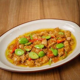 หมูสามชั้นผัดกะปิสะตอ
