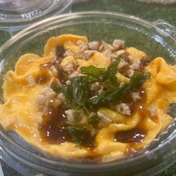 ไข่ข้นหมูสับกระเพรากรอบ