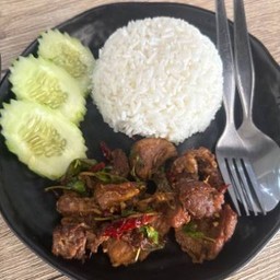 ข้าวกะเพราเนื้อตุ๋น