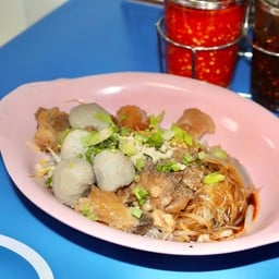 ร้านก๋วยเตี๋ยวเนื้อตุ๋น หมูตุ๋นโกหวื่อ หมู่บ้านไทยสมบูรณ์3 หมู่บ้านไทยสมบูรณ์3