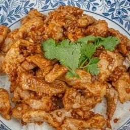 ข้าวหมูสไลด์ทอดกระเทียม