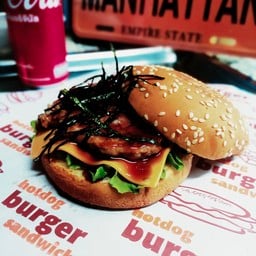 Burger หมู เทริยากิ สาหร่ายทาเบรุ+ชีส