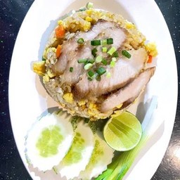 ข้าวผัดคอหมูย่าง