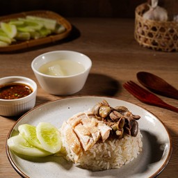 ข้าวมันไก่ต้มผสมเครื่องใน