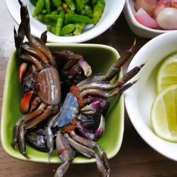 ข้าวหน้ายำปูเค็ม