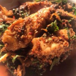 ผัดเผ็ดปลาบึก