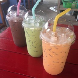 ชากาแฟโกโก้โบราณคุณภาพพร้อมน้ำสมุนไพรเย็นๆ