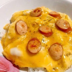 ข้าวไข่ข้นไส้กรอก