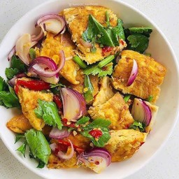 ข้าวยำไข่เจียว