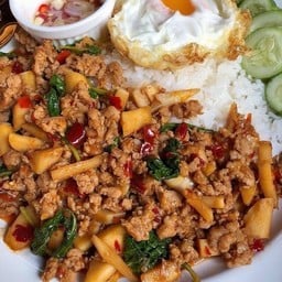 กะเพราหมูสับหน่อไม้