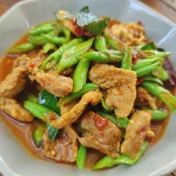 ผัดพริกแกงใต้เป็นกับข้าว