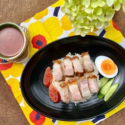 ข้าวหน้าหมูกรอบ