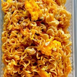 มาม่าผัดไข่(ของเด็ก ไม่ใส่เนื้อสัตว์)