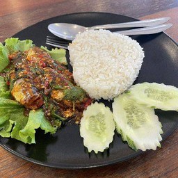 ข้าวกระเพราปลากระป๋อง