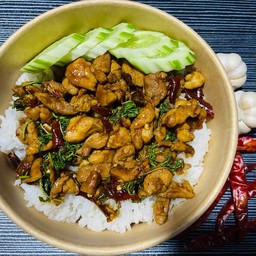 ข้าวกะเพราไก่ ผัดพริกแห้ง