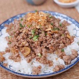 ข้าวหมูสับกระเทียม