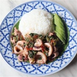 กระเพราปลาหมึก