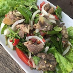 ข้าวราดยำเนื้อเปื่อย