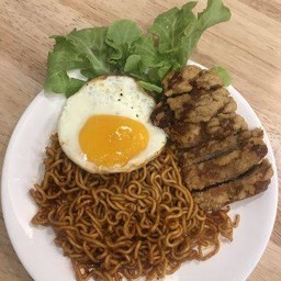 มาม่าแห้งเผ็ดเกาหลี ไก่กรอบ+ไข่ดาว