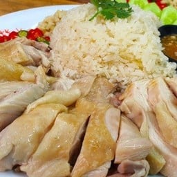 ร้าน ตา ยาย ข้าวมันไก่ หมูแดง ขาหมู อาหารตามสั่ง กาแฟ น้ำปั่นเย็นเย็น ต้นตำรับ 30 ปี น้ำซุปต้มยำ