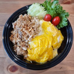 ข้าวไข่ข้น (ไก่กระเทียม)