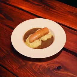 ไส้กรอกเยอรมันและมันบด